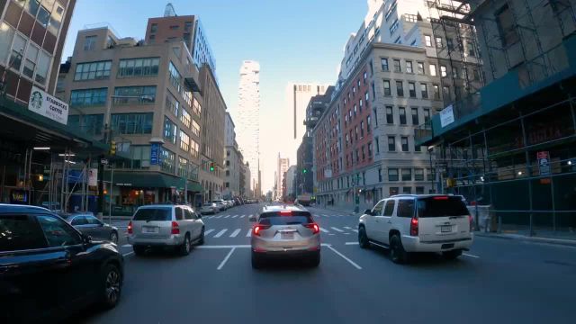 گردش در مرکز شهر نیویورک از پنجره ماشین | تور رانندگی در شهر با صداهای واقعی