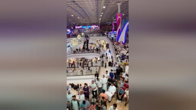 حال و هوای یک مرکز خرید در عربستان هنگام پخش مستقیم بازی الهلال و الاتحاد