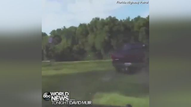 فیلم تعقیب و گریز  واقعی پلیس با متهم و چپ کردن تویوتا هایلوکس در جاده فلوریدا | ویدیو