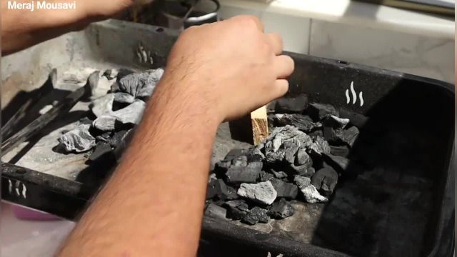 روشن کردن منقل زغالی با دو روش مختلف