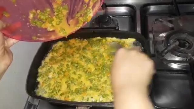 طرز تهیه کوکوی لوبیا سبز و سبزیجات مقوی و خوشمزه با دستور آسان