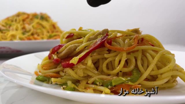 طرز تهیه چومین با مرغ خوشمزه و مخصوص به سبک افغانی