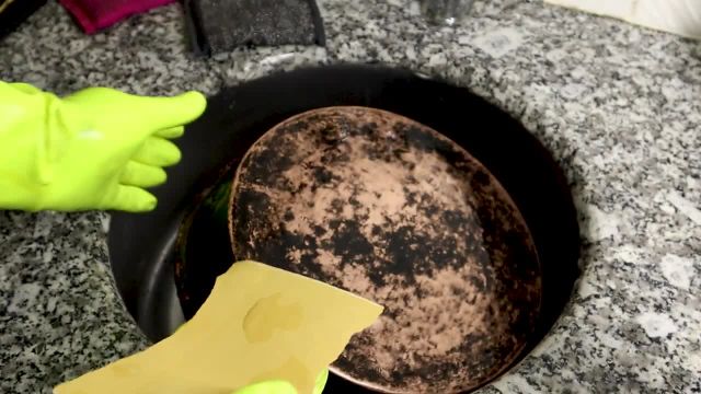 ترفند تمیز کردن قابلمه مسی سیاه شده | آسان و فوری