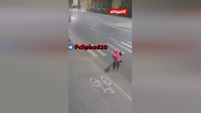 فیلم تصادف شدید یک ماشین با پاکبان در خیابان