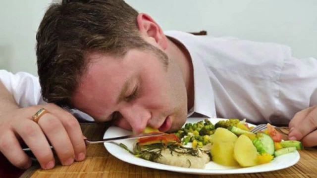 مضرات گرسنه خوابیدن | ویدیو