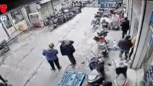 لحظه ریزش آوار در خیابان ملت | ویدیو