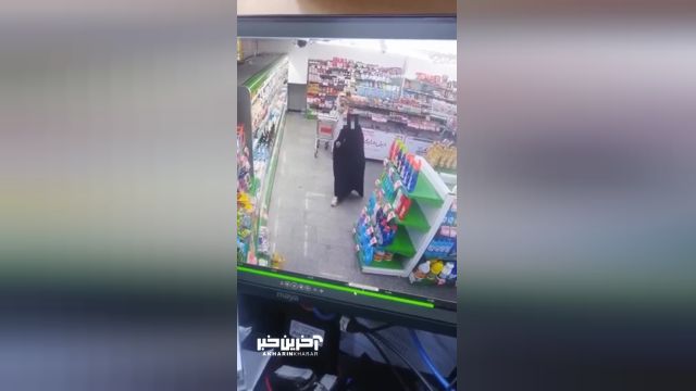 فیلمی هیجان‌انگیز از لحظه سرقت دو زن از یک فروشگاه