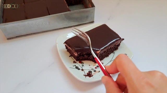 طرز تهیه کیک شکلاتی خامه ای خوشمزه و عالی به سبک کافی شاپی