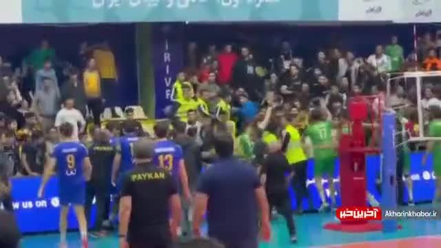 فحاشی و کتک‌کاری در لیگ برتر | ویدیو