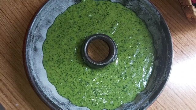 طرز تهیه کیک اسفناج خوشرنگ و خوشمزه مرحله به مرحله