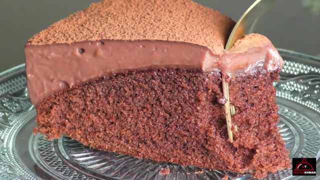 طرز پخت کیک شکلاتی نرم و خوشمزه با دستور افغانی