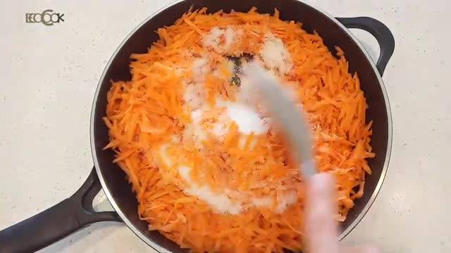 طرز تهیه دسر هویج بدون فر | ویدیو