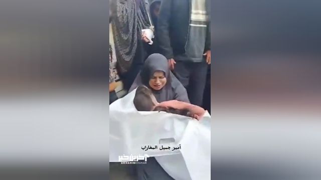 درد و غم مادر فلسطینی در کنار جنازه فرزندش که در روز تولدش به شهادت رسید