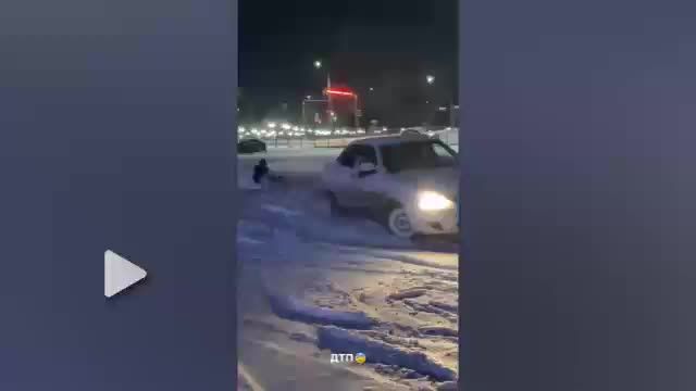 زیر گرفتن یک جوان توسط دوستانش در برف‌بازی با ماشین