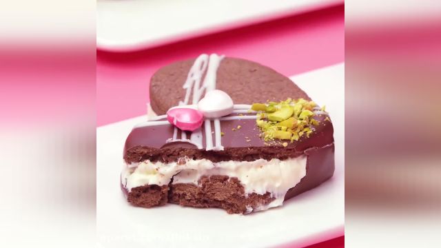 ایده دیزاین کیک قلبی شکلاتی خاص / کیک آرایی