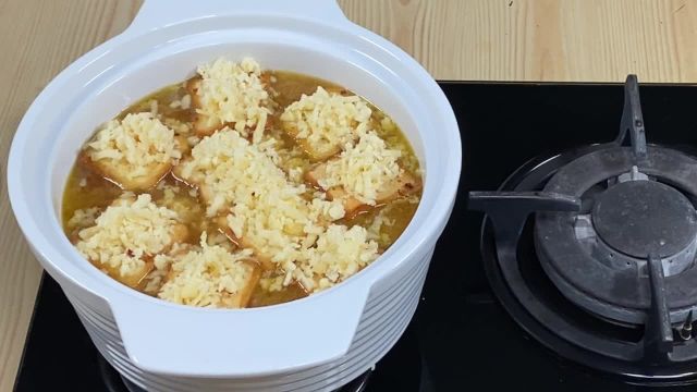 طرز تهیه سوپ پیاز با طعمی بی نظیر برای سرماخوردگی