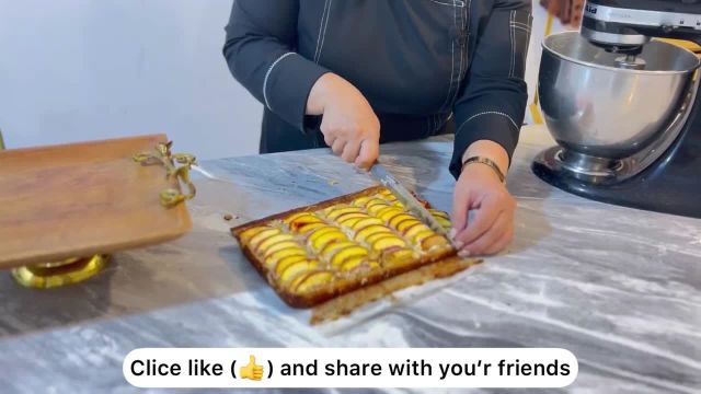 آموزش کیک میوه‌ای برشی با هلو و خامه | آمورزش شیرینی اسلایسی هلو و خامه