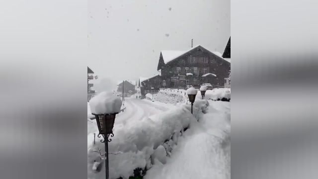 تجربه‌ای شگفت‌انگیز: بارش سنگین برف در سوئیس به تصویر کشیده شده است!