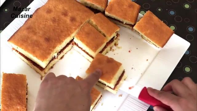 طرز تهیه کیک مربایی | آموزش کیک اسفنجی آسان با مربا