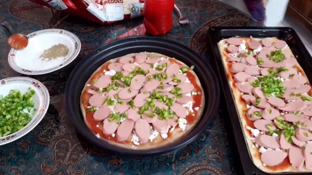 آموزش پیتزا سوسیس خوشمزه و لذیذ در خانه