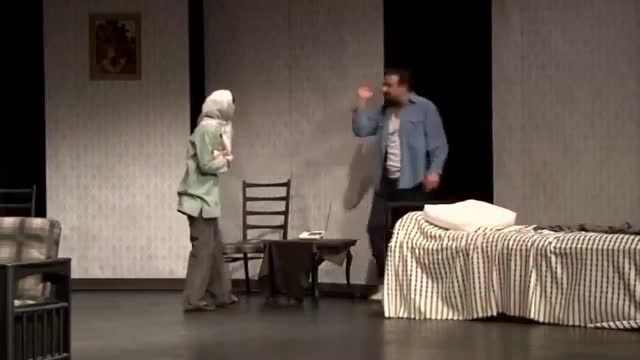 فیلم تئاتر "پاییز" با بازی بهرام افشاری به کارگردانی نادر ‌برهانی ‌مرند