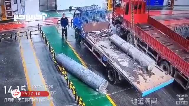 فرار به‌ موقع یک کارگر چینی از حادثه | ویدئو