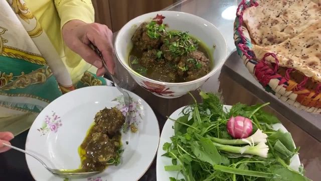 طرز تهیه کوفته آرد نخودچی پوک و خوشمزه غذای ایرانی اصیل