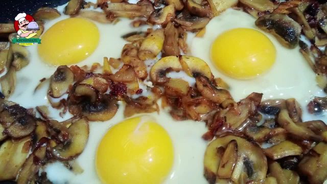 طرز تهیه املت قارچ ساده و خوشمزه با دستور آسان مناسب صبحانه