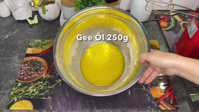 دستور پخت شیرینی نخودچی برای عید نوروز تصویری