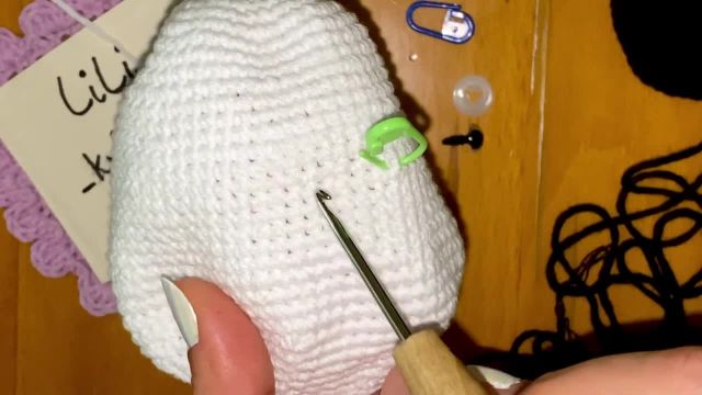 عروسک گاو قلاب بافی - آموزش چهارم : بافت سر و خال چشم ها