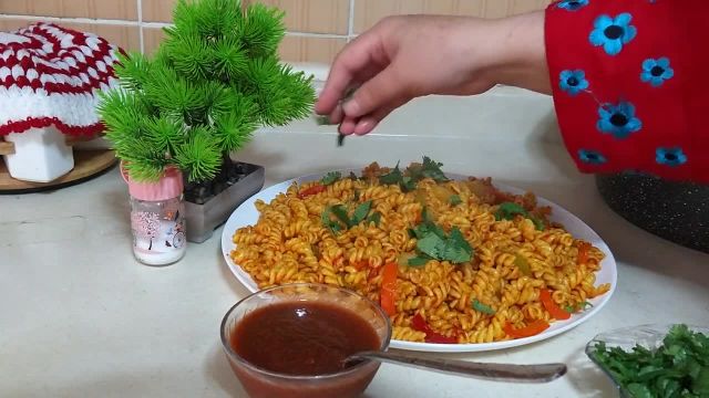 طرز تهیه ماکارونی خوشمزه و مخصوص با سیب زمینی به روش افغان ها