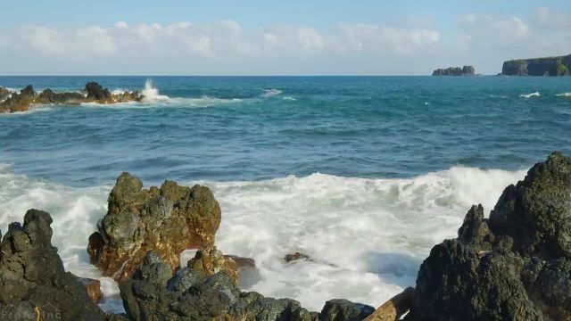 8 ساعت صدای آرامش بخش امواج اقیانوس در حال برخورد با صخره ها | مناظر زیبای اقیانوس از جزیره مائوئی