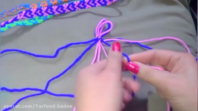 ویدئو کلیپ آموزش بافت دستبند دوستی مدل قلب