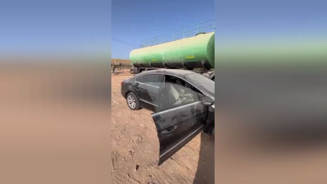 خودروهای تصادفی رها شده در بیابان‌ های عمان