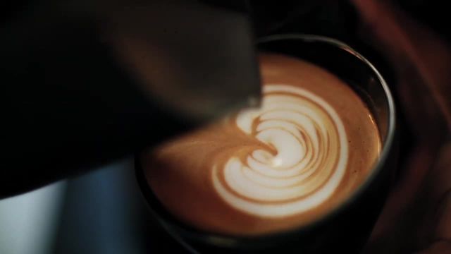 تاثیر قهوه بر بدن | قهوه چگونه ما را بیدار نگه میدارد؟