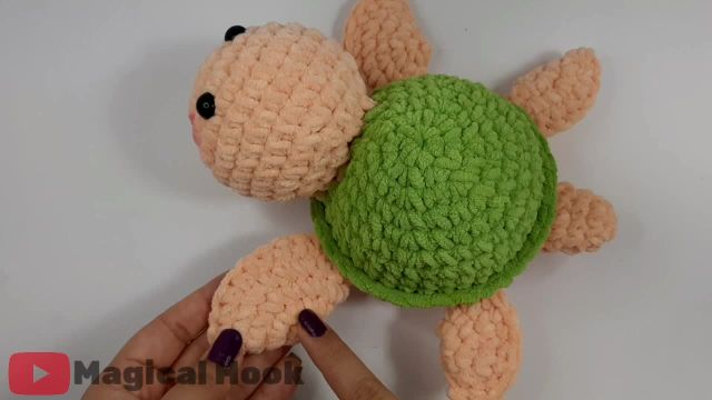 آموزش قلاب بافی : بافت آسان و سریع عروسک لاکپشت مخملی با پاها و دم عروسک