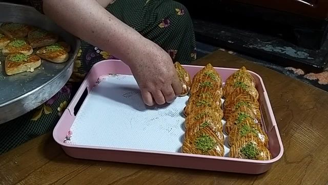 روش پخت شیرینی افغانی برای عید نوروز با دستور ساده و آسان