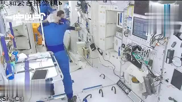 راهنمای اصلاح موی سر فضانوردان در ایستگاه فضایی