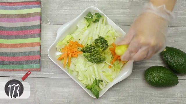 روش تهیه سالاد استونا ساده و خوشمزه با سبزیجات تازه