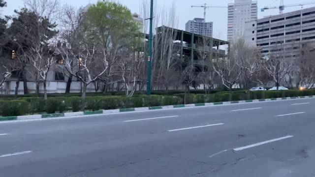 درگ تماشایی خیابانی بنز و بی ام و در تهران