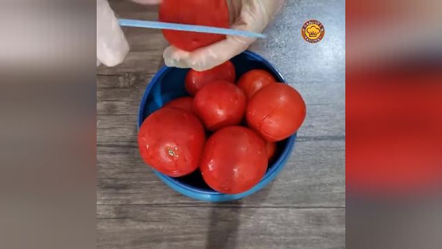 ترفند جالب و کاربردی برای پوست گرفتن گوجه فرنگی