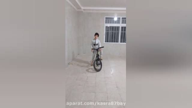 آموزش تک چرخ با پسربچه حرفه ای