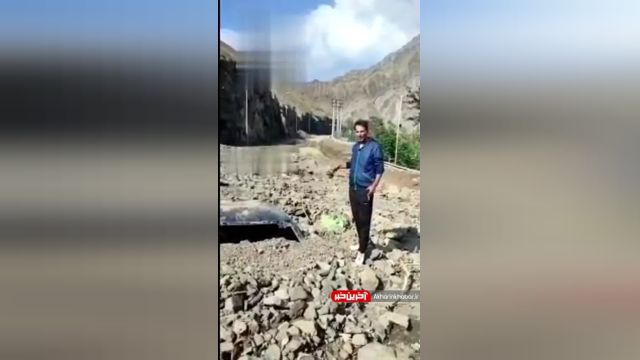 مدفون‌شدن خودروها زیر خاک و سنگ در جاده چالوس | ویدیو
