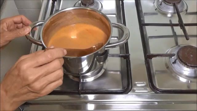 طرز تهیه سوپ گوجه فرنگی خوشمزه و لعابدار با دستور ساده و آسان