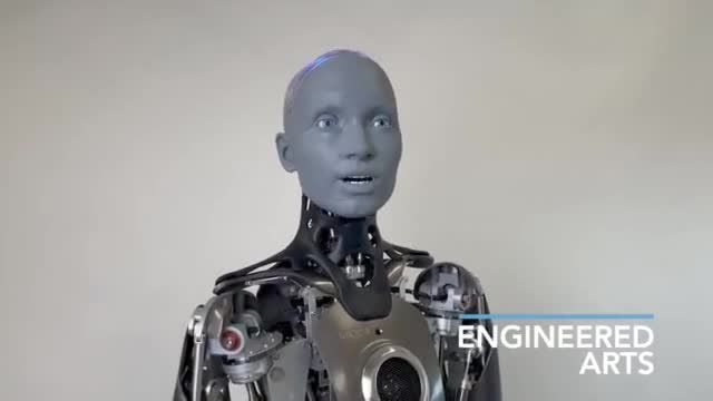 پیشرفته‌ترین ربات انسان‌نما در حال نقاشی کشیدن | ویدیو