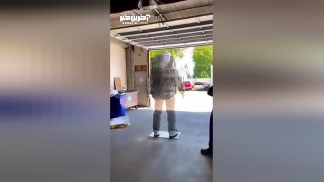 مجسمه‌ عجیب فضانورد که از هر زاویه‌ای به شکلی جدید دیده می‌شود