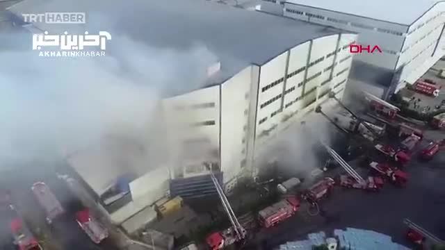 تصاویری از آتش‌ سوزی شدید در کارخانه شیشه استانبول