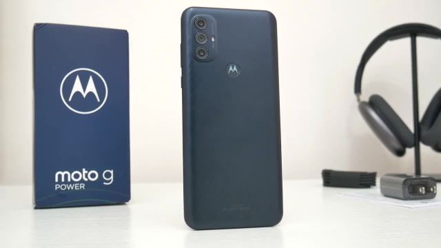 آنباکس و بررسی Motorola Moto G Power (2022)