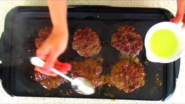 طرز تهیه همبرگر خانگی با گوشت گاو | دستور برگر