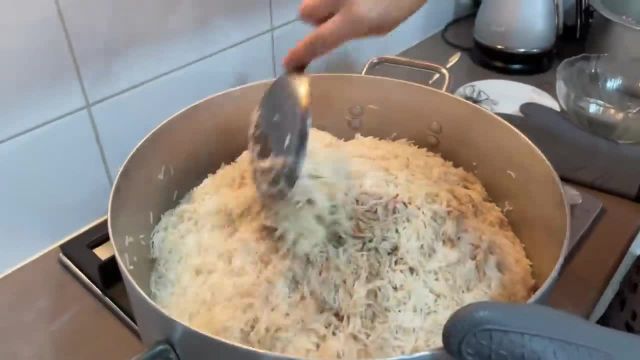 طرز دم دادن برنج در لابلاي كمپل خوشمزه و بی نظیرب ه سبک افغانی